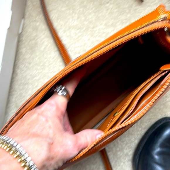 Exceptionally Good Condition Dooney&Bourke Cross B - Picture 12 of 14